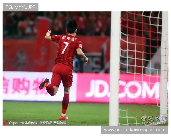 武磊高速斜插推射破门，海港全场激情回荡—点亮夜色的海风传说